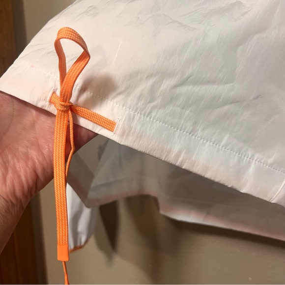 NWT Under Armour Women's UA Woven Graphic Rain Activewear Jacket - Picture 3 of 9